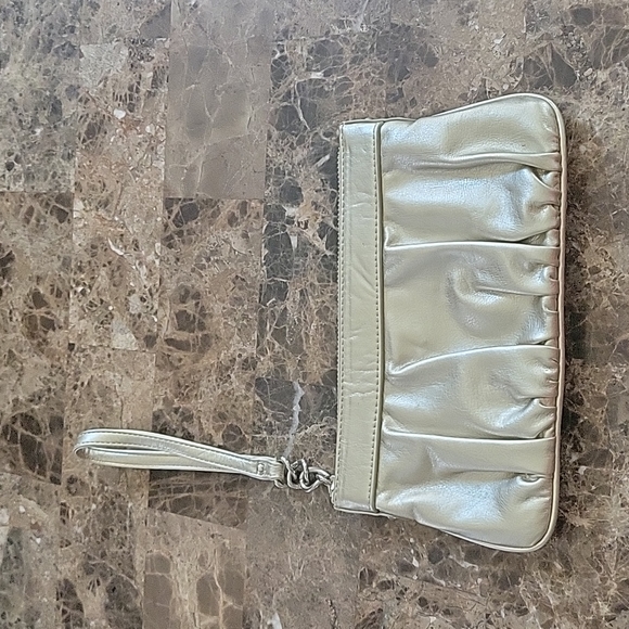 2 Express Gold Wristlets - Picture 2 of 12